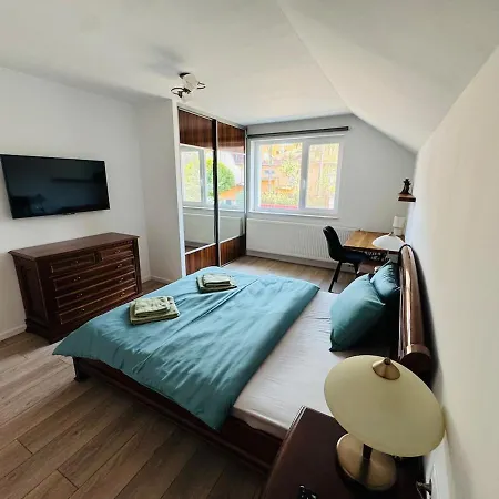 Appartamento Cu Curte Gruia