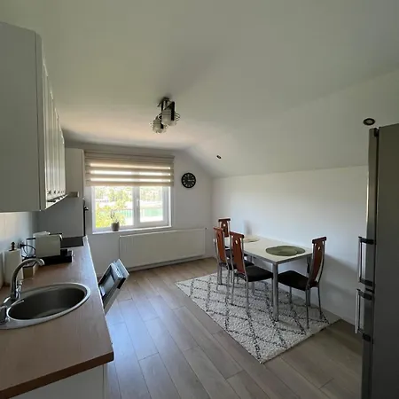 Apartamento Cu Curte Gruia